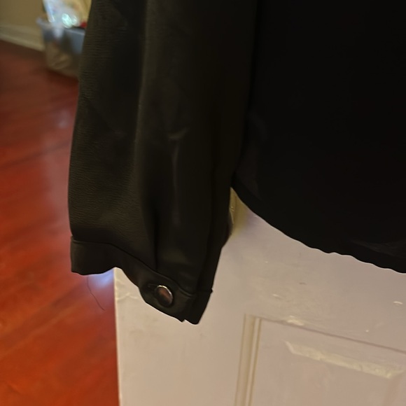 Black blouse - Picture 6 of 6